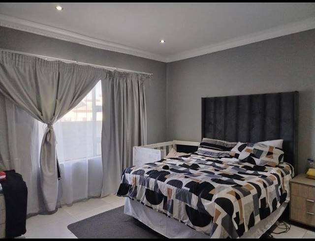 3 BEDROOM HOUSE FOR SALE IN MAHLASEDI PARK